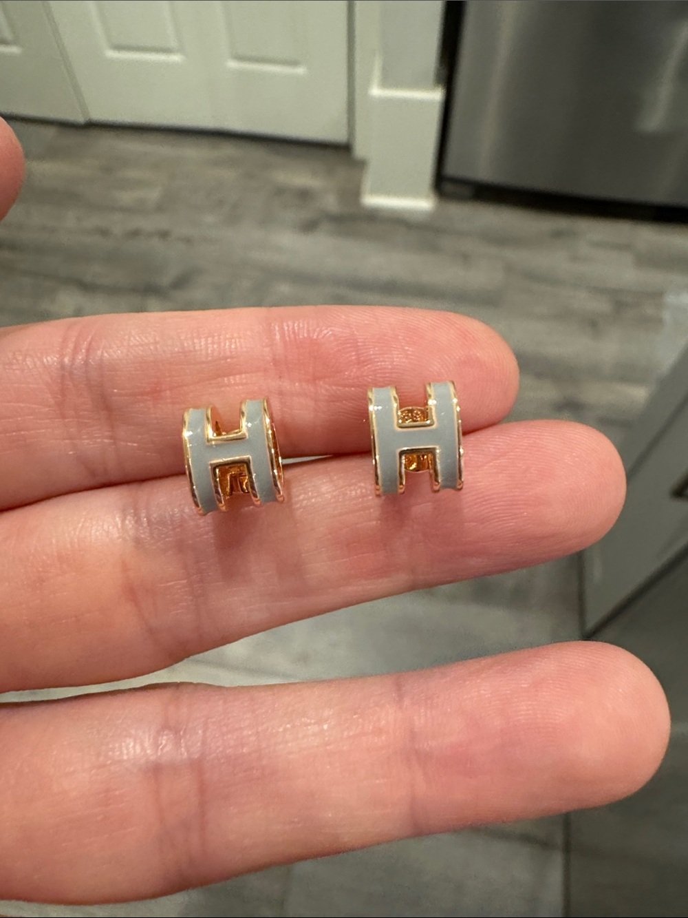 Light Gray Enamel H Stud Earrings Champagne Gold Tone